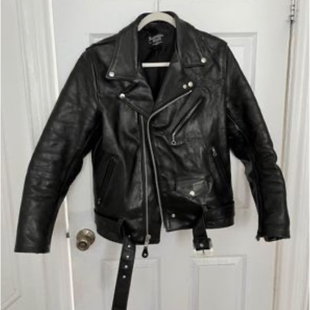 Stunning motorcycle 100% leather jacket!